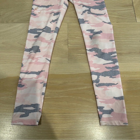 90 DEGREE BY REFLEX Sz S (7/8) KIDS PINK CAMOUFLAGE LEGGINGS - Picture 3 of 7